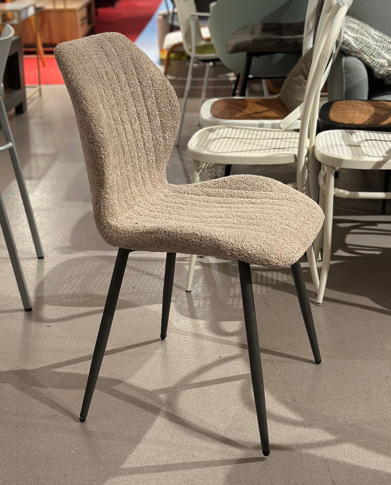 2x Chaises salle à manger tissu bouclé taupe