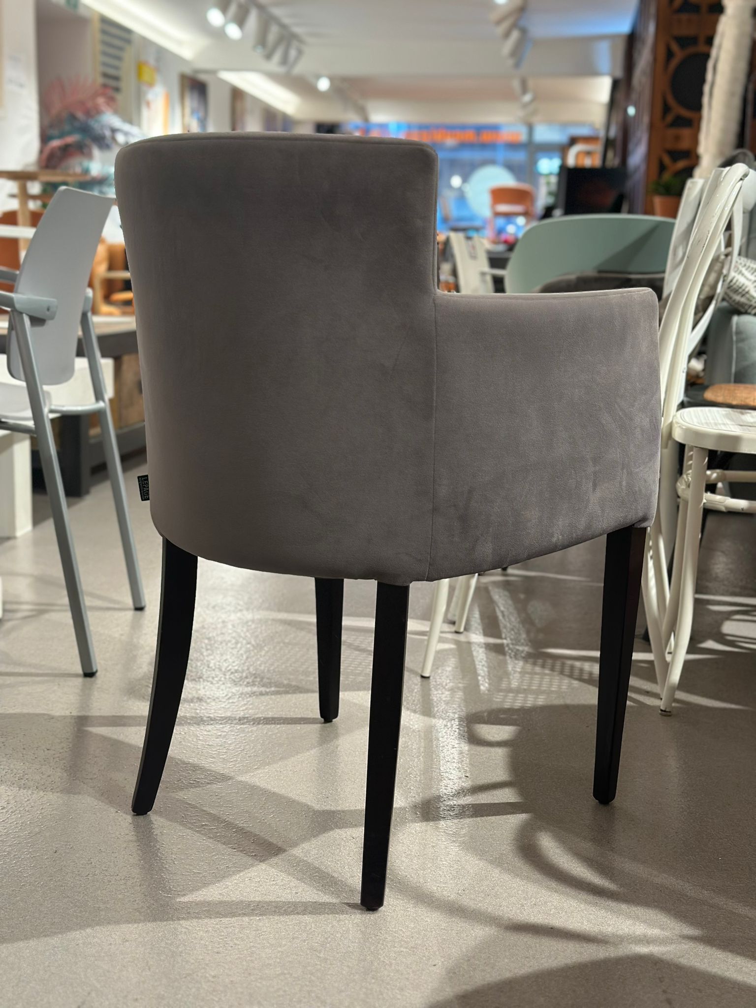 Chaises/Fauteuil salle à manger en velours (16 pièces disponibles) - Image 2