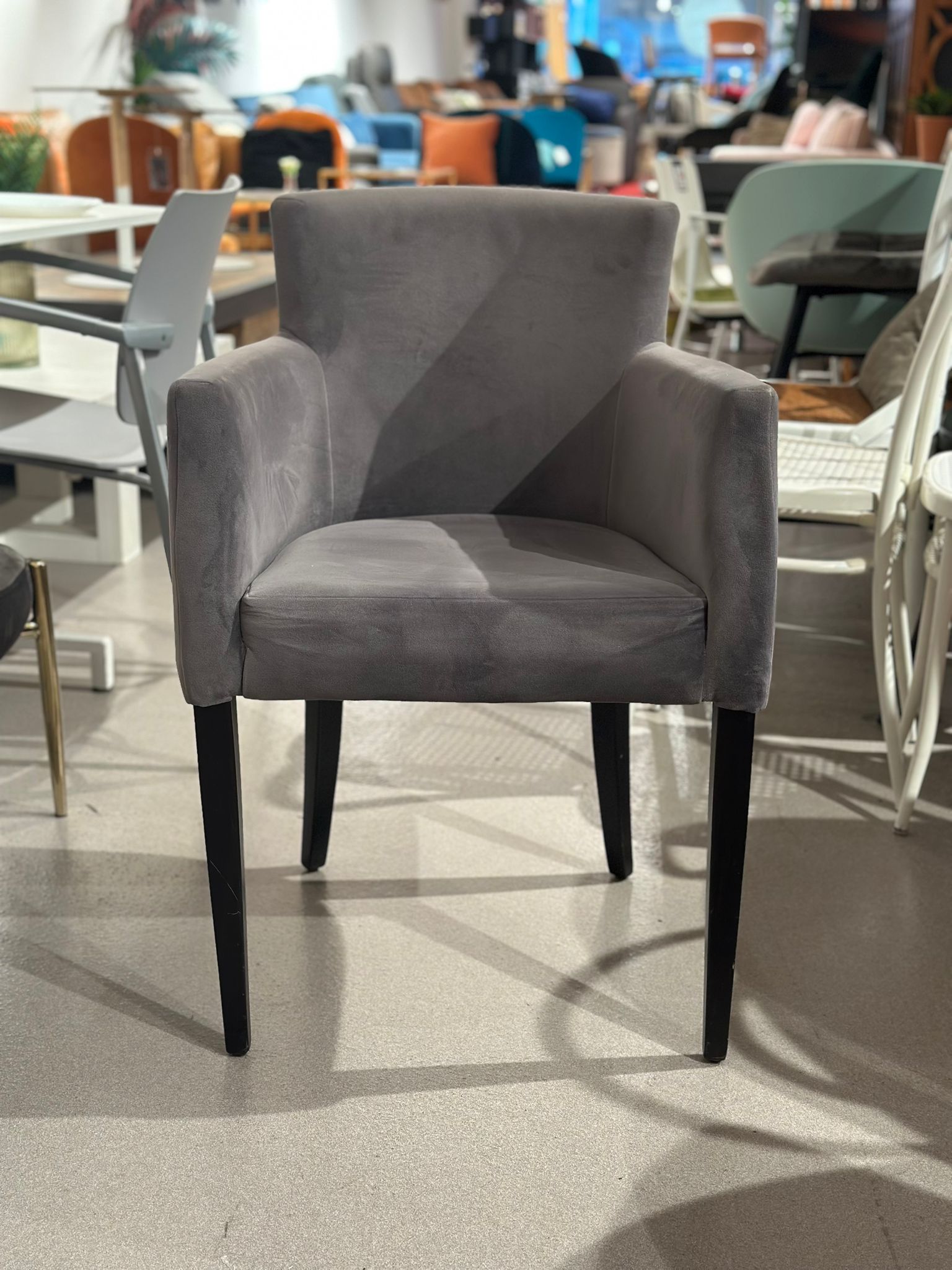 Chaises/Fauteuil salle à manger en velours (16 pièces disponibles) - Image 3