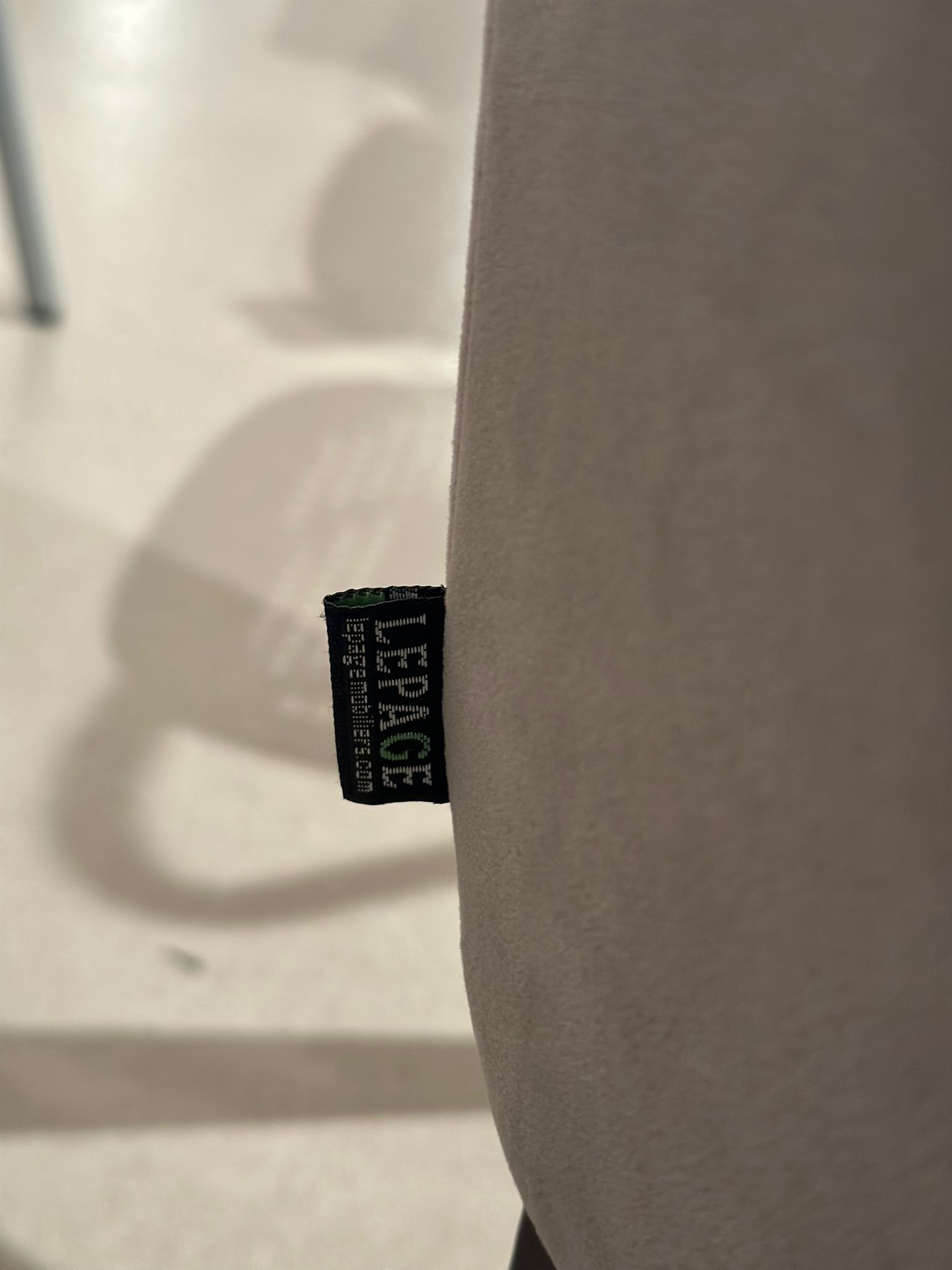 Chaises/Fauteuil salle à manger en velours (16 pièces disponibles) - Image 4