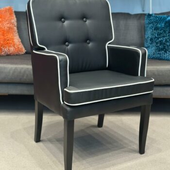 Chaise/Fauteuil noir capitonnée