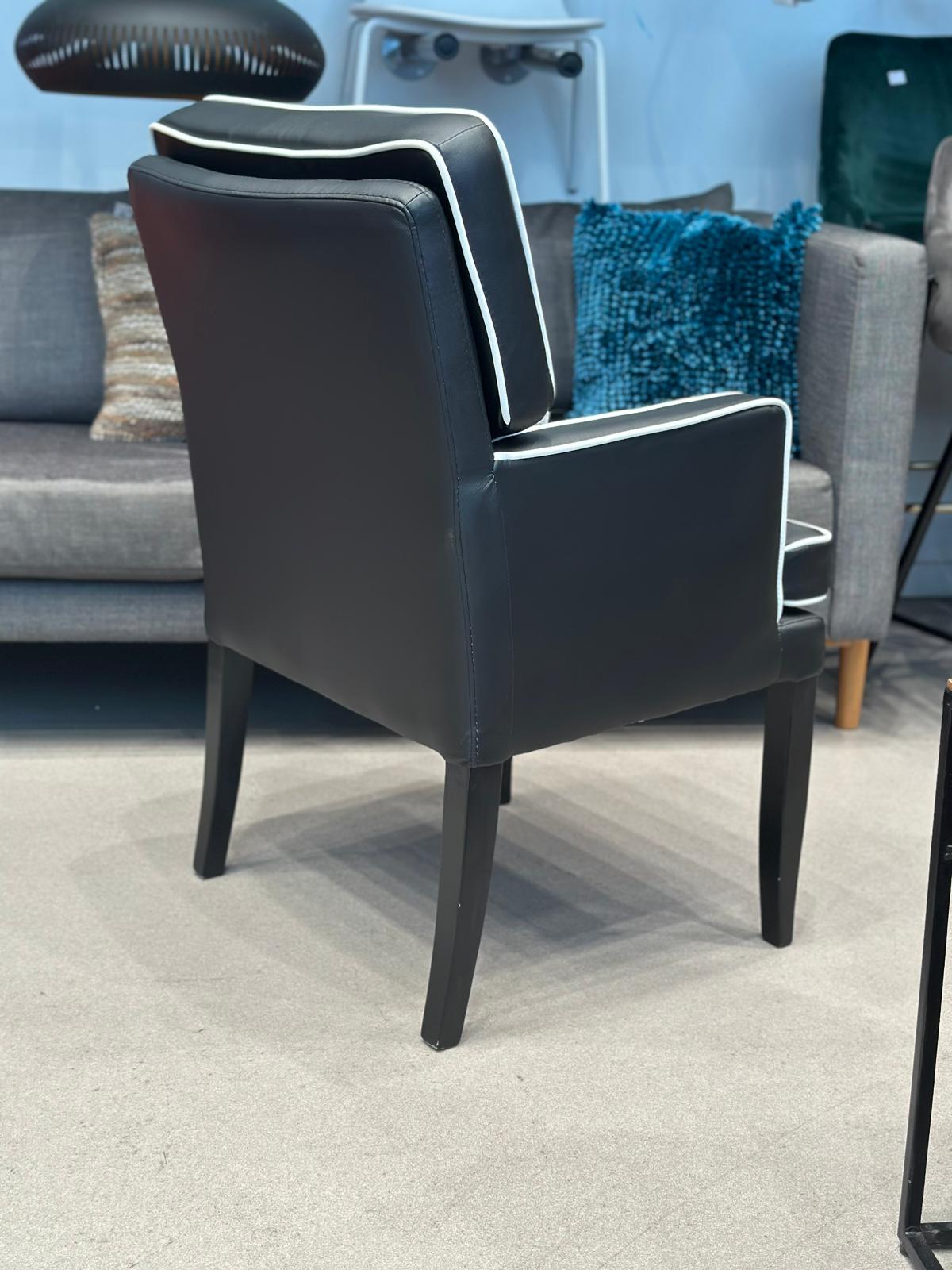 Chaise/Fauteuil noir capitonnée - Image 2