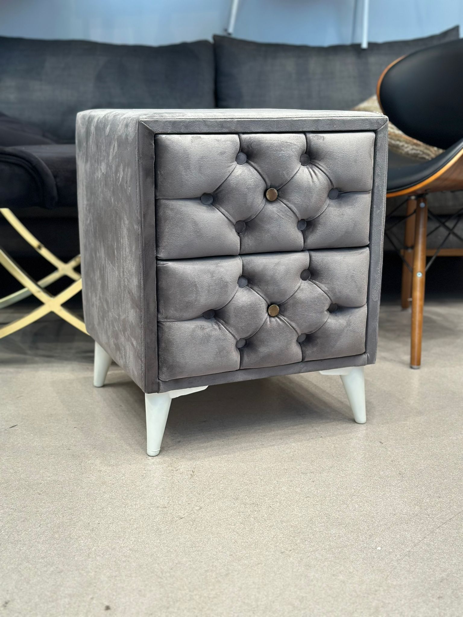 Table de chevet en velours capitonnée (3 pièces disponibles)