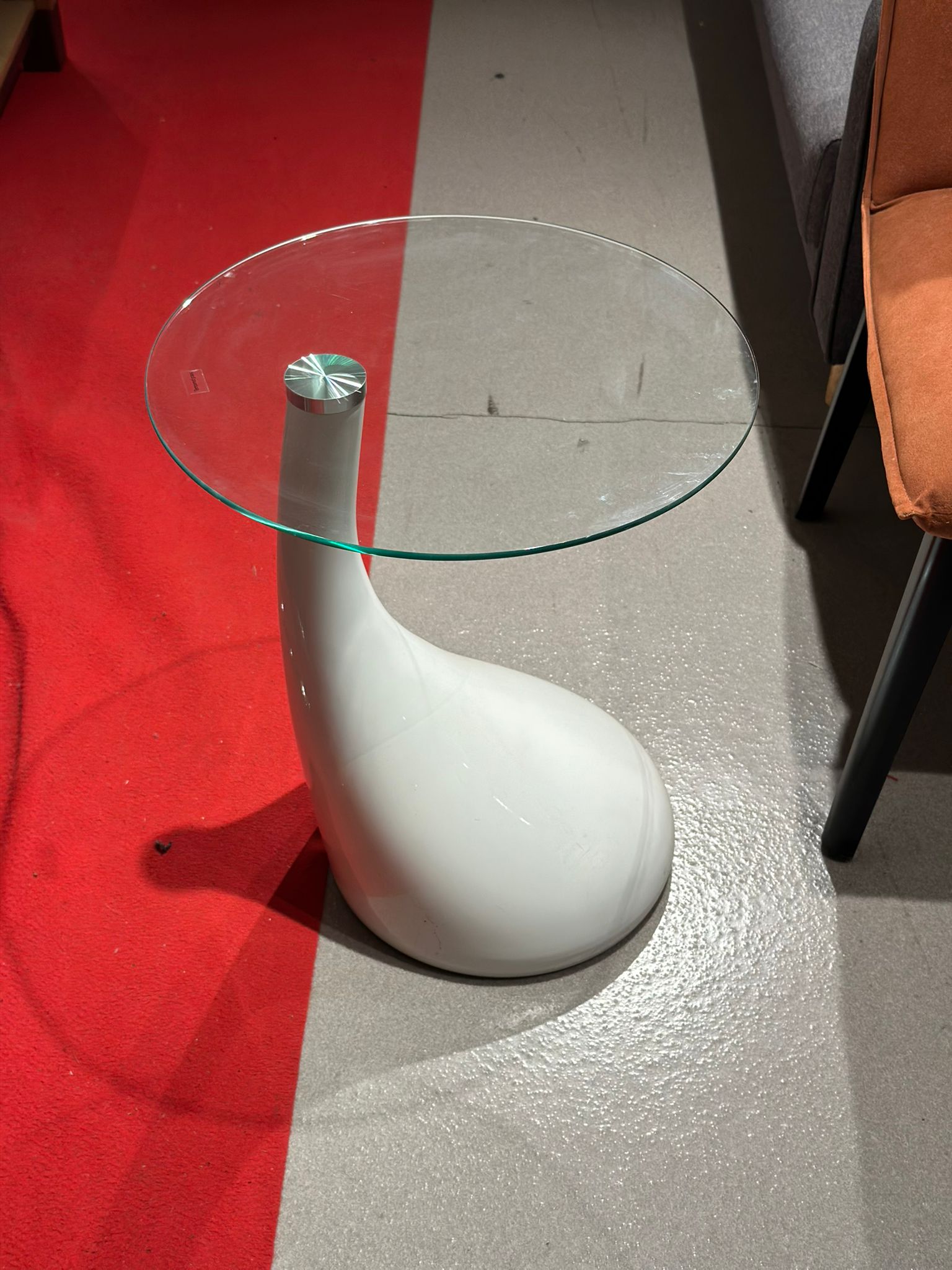 Table d'appoint "goutte d'eau" (2 pièces disponibles)