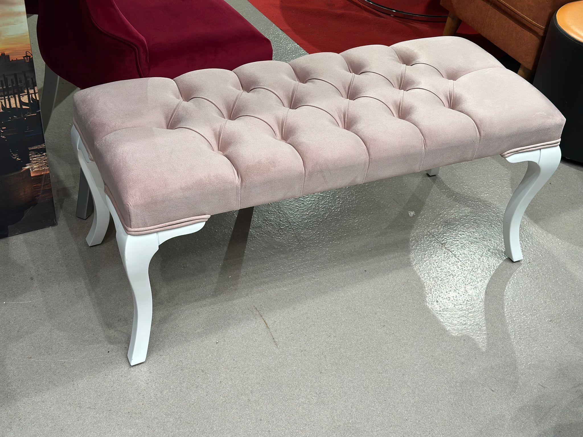 Banc en velours rose capitonnée - Image 2