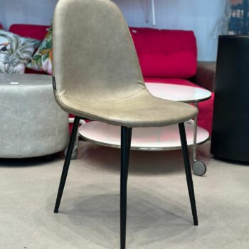 Chaise salle à manger similicuir (12 pièces disponibles)