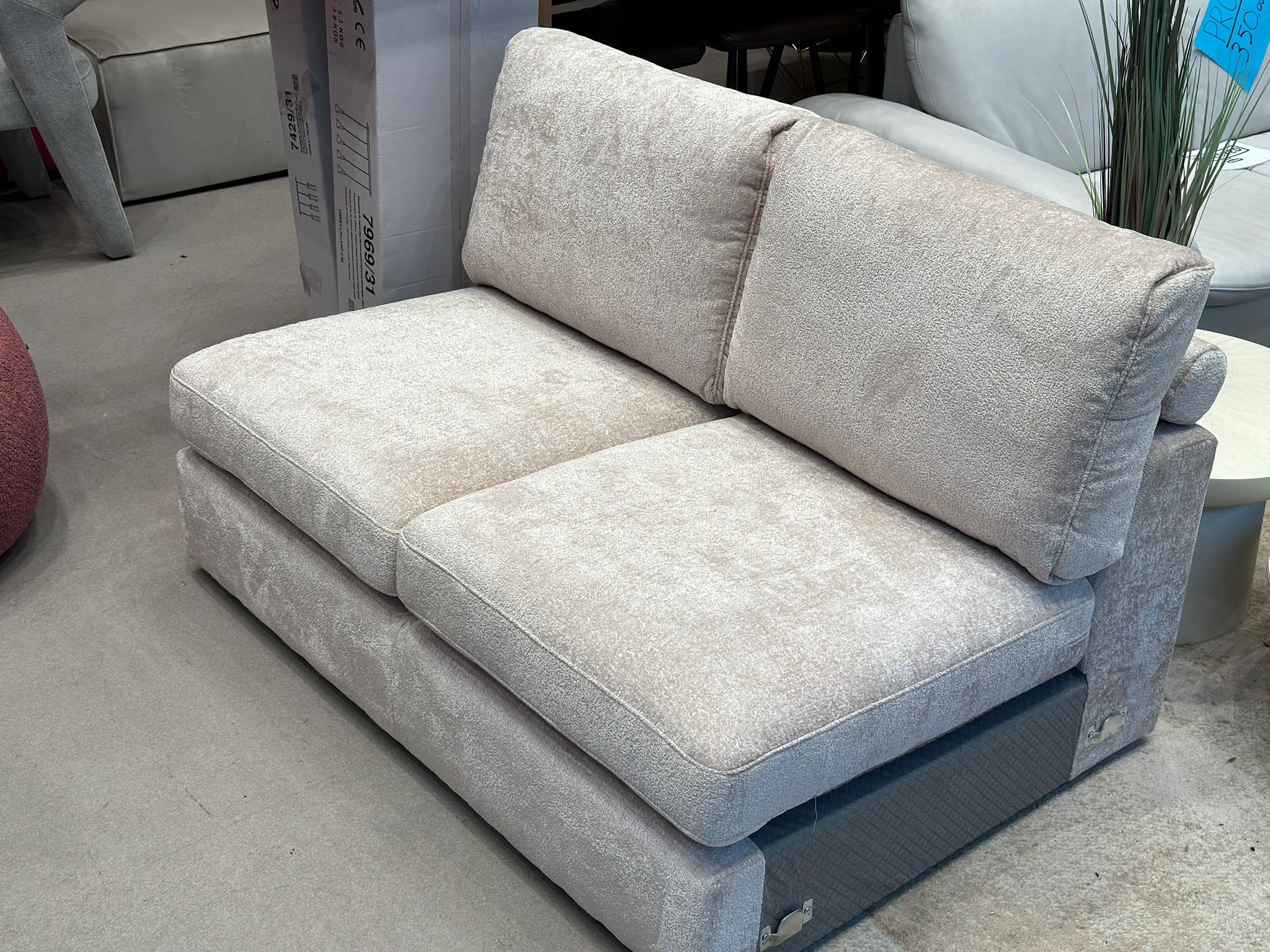 Canapé/Banquette 2 places en velours beige - Image 3