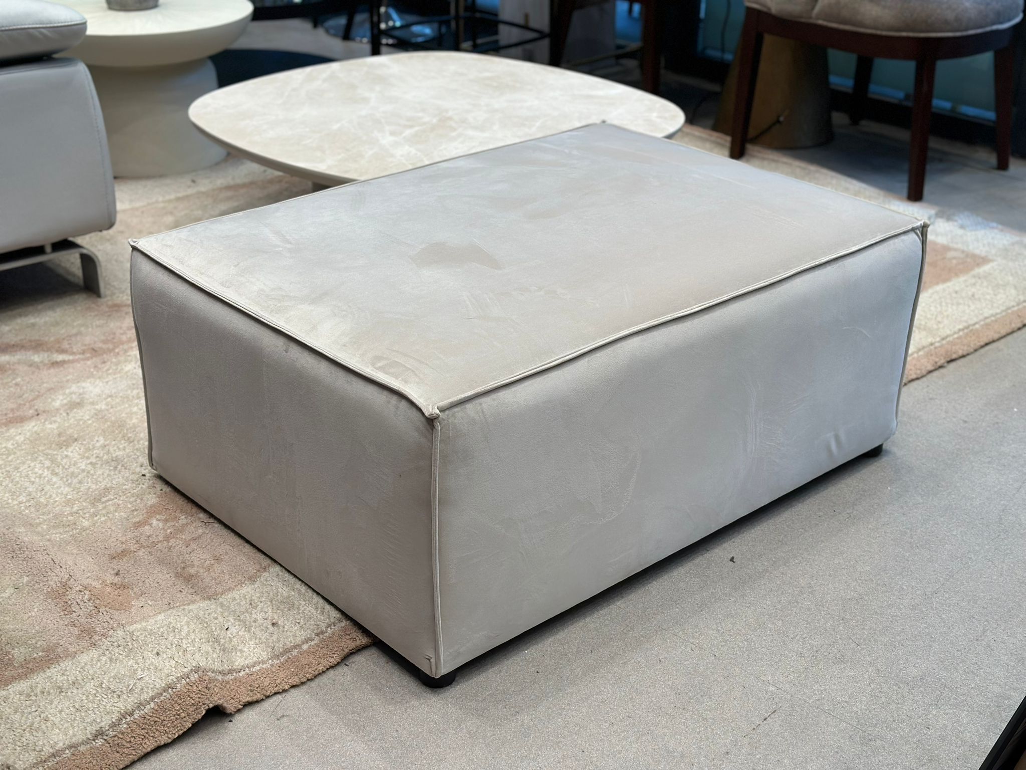 Pouf en velours rectangulaire