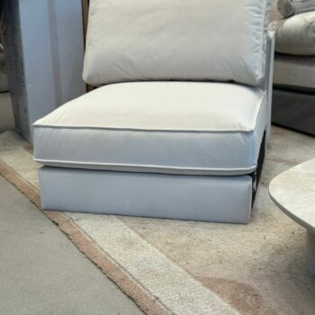 Fauteuil chauffeuse en velours beige