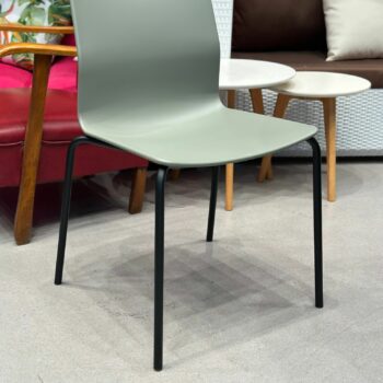 Chaise empilable BULO VERT - VVD Bistro (10 pièces disponibles)