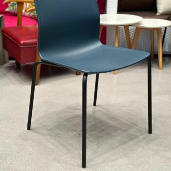 Chaise empilable BULO BLEU – VVD Bistro (10 pièces disponibles)