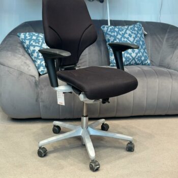 Chaise de bureau ergonomique noir - Giroflex 64 (6 pièces disponibles)