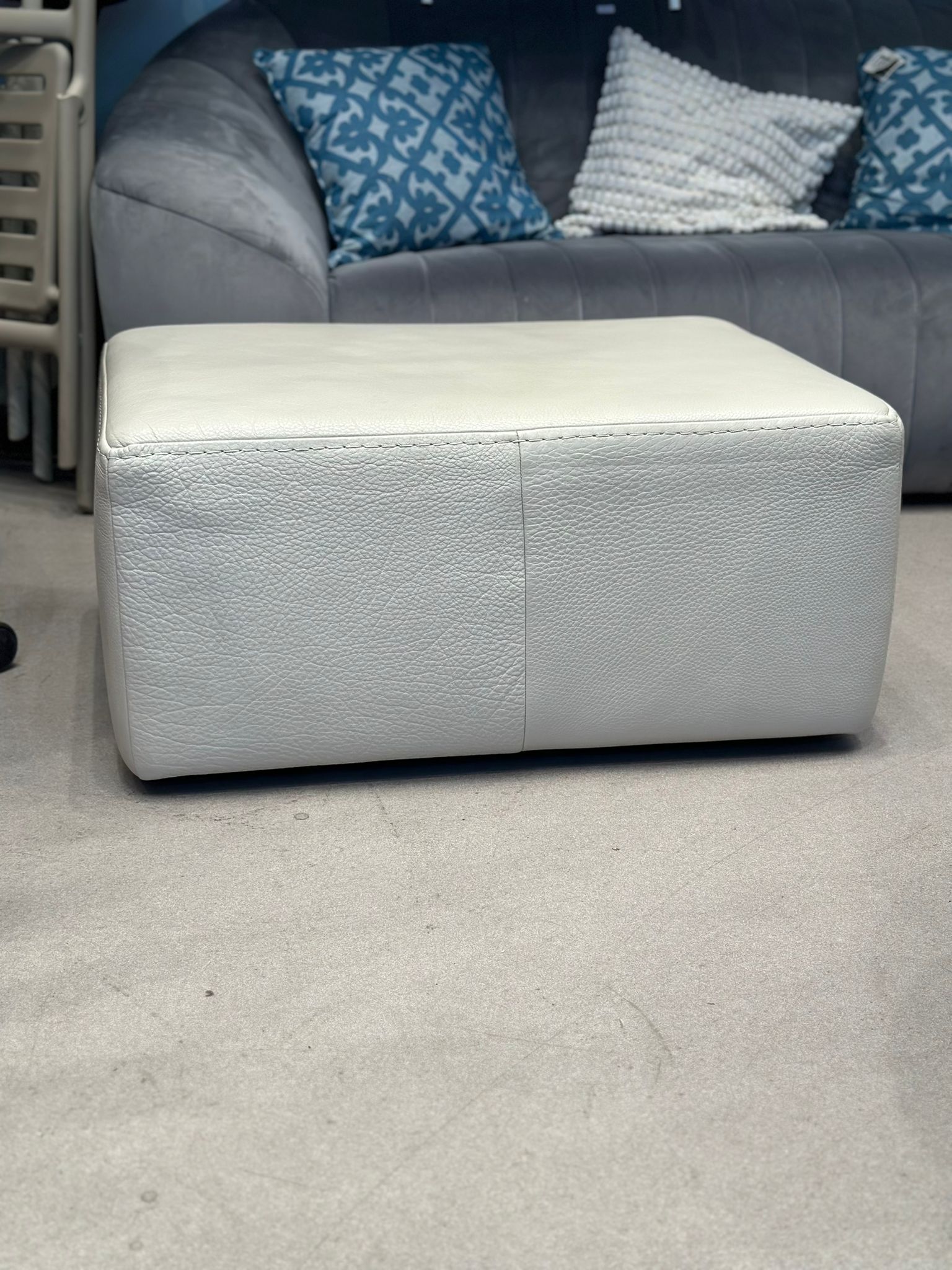 Pouf en cuir - NATUZZI (2 pièces disponibles) - Image 3