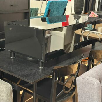 Table de salon en verre noir avec espace de rangement