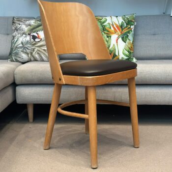 Chaise salle à manger en bois assise en cuir (20 pièces disponibles)
