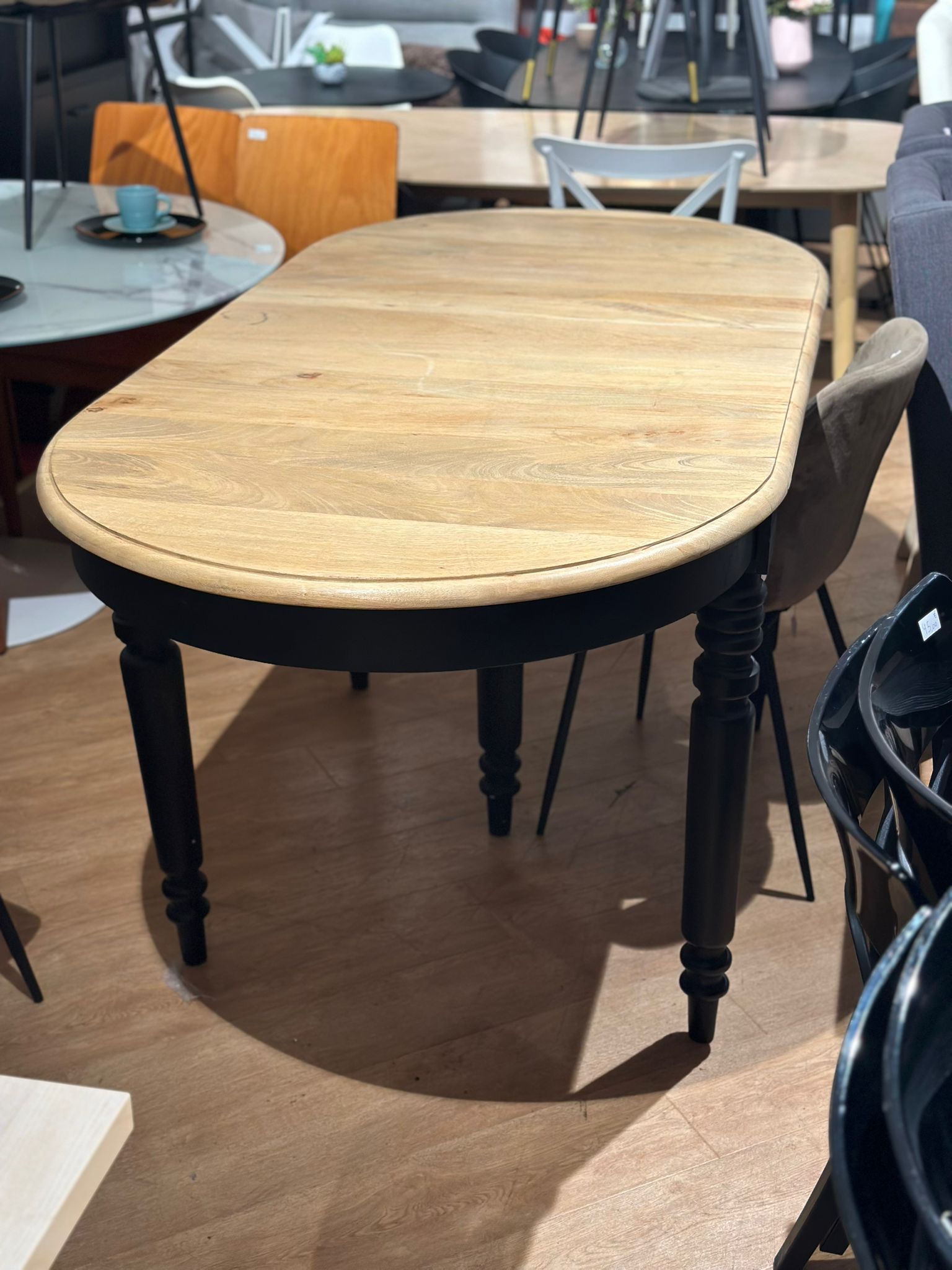 Table à manger ovale en bois