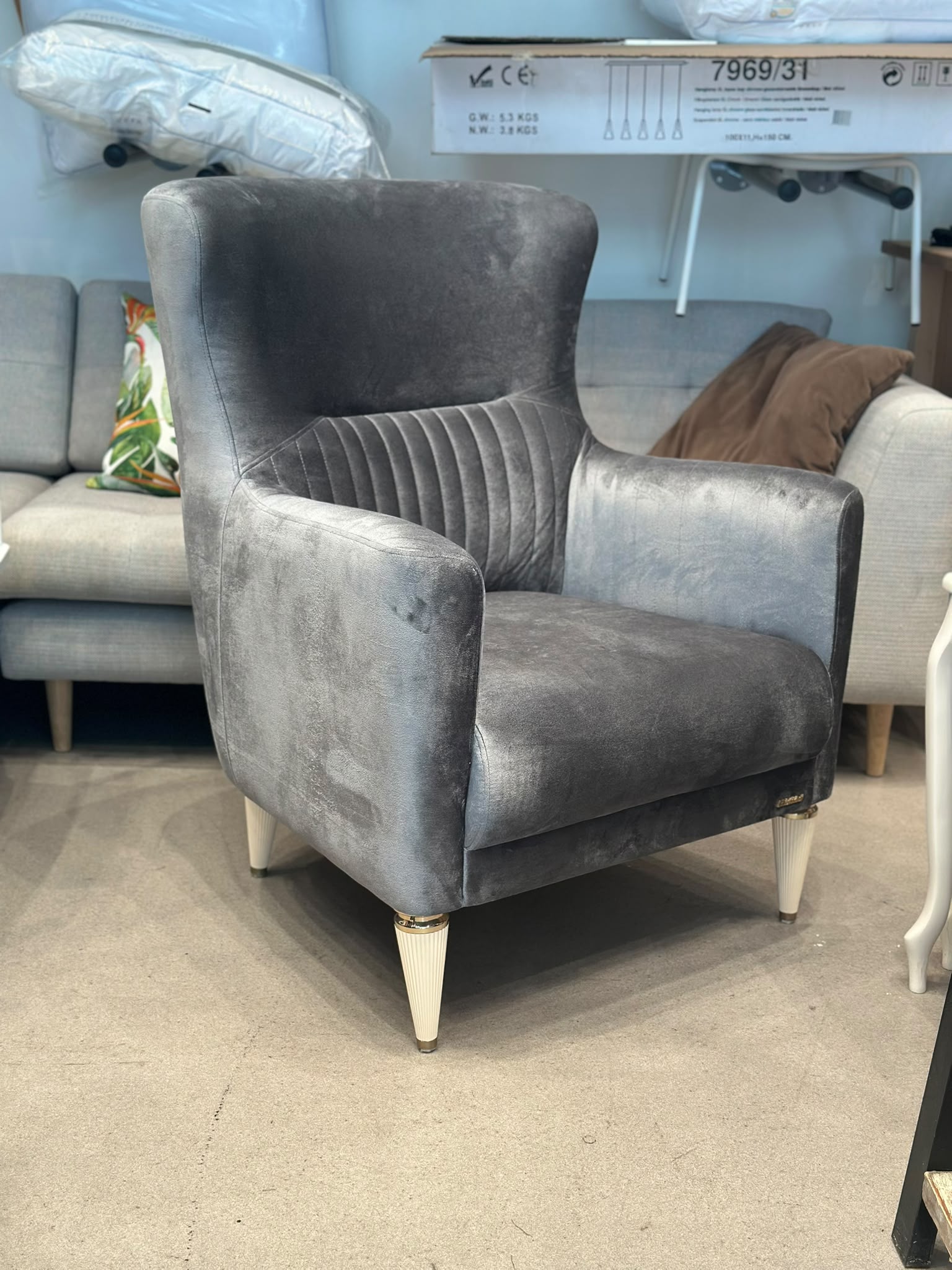 Fauteuil en velours gris