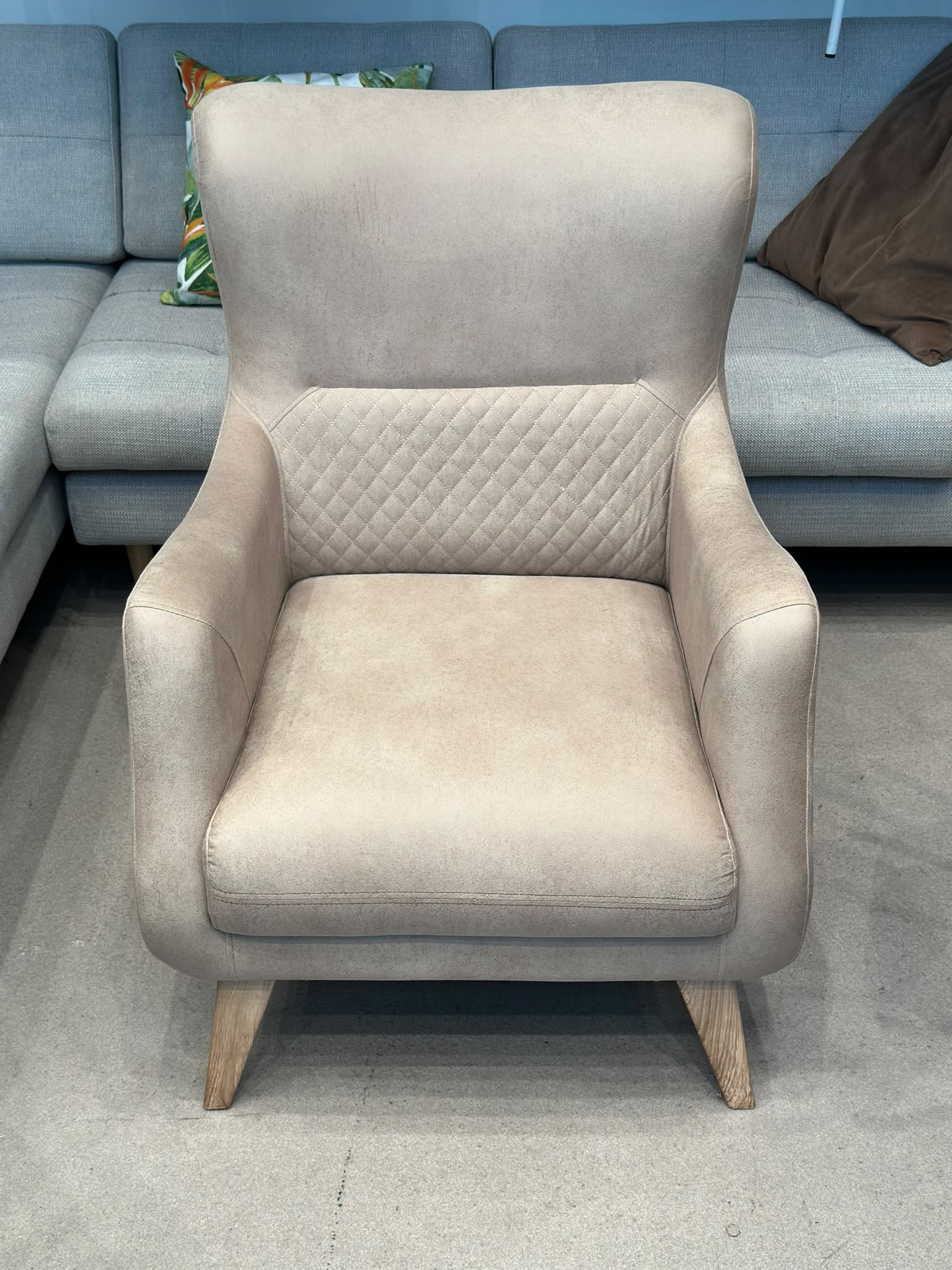 Fauteuil en velours beige - Image 4