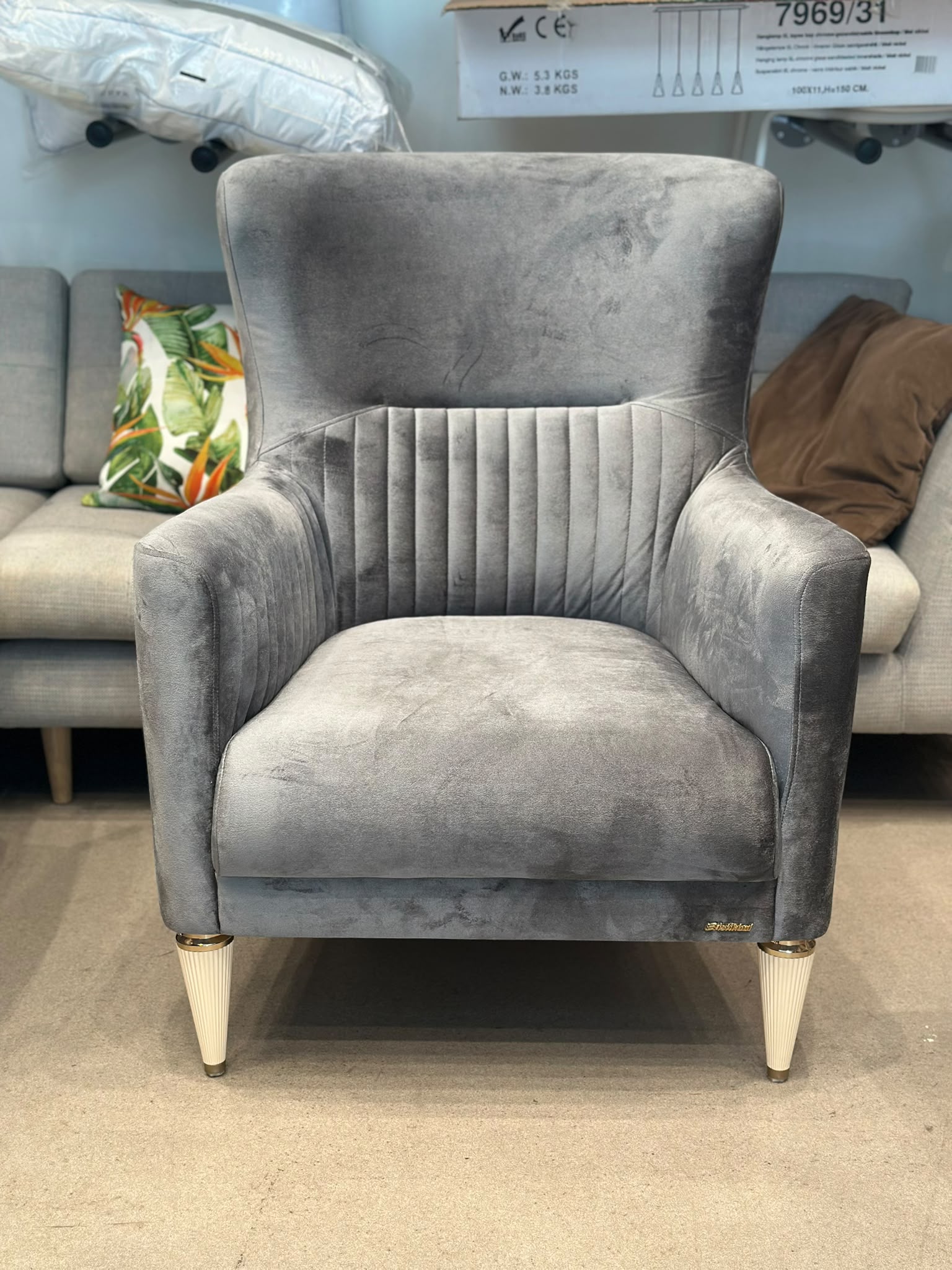 Fauteuil en velours gris - Image 2