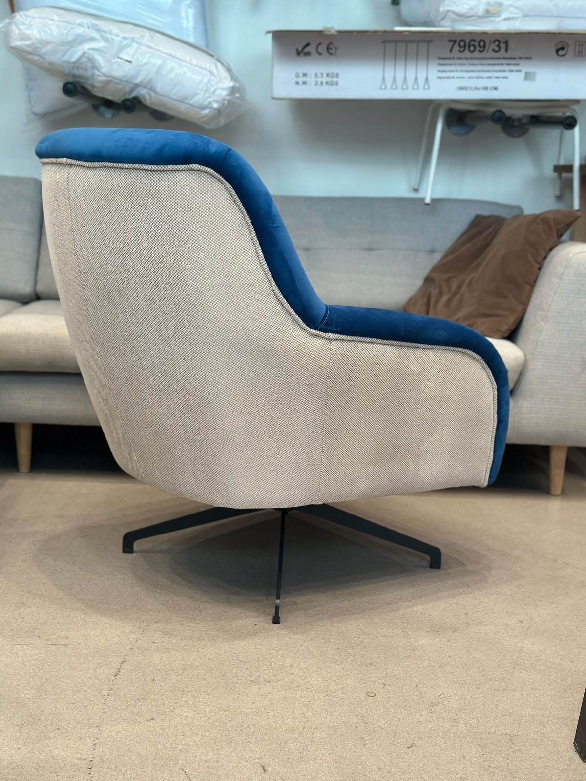 Fauteuil pivotant en velours (2 pièces disponibles) - Image 3