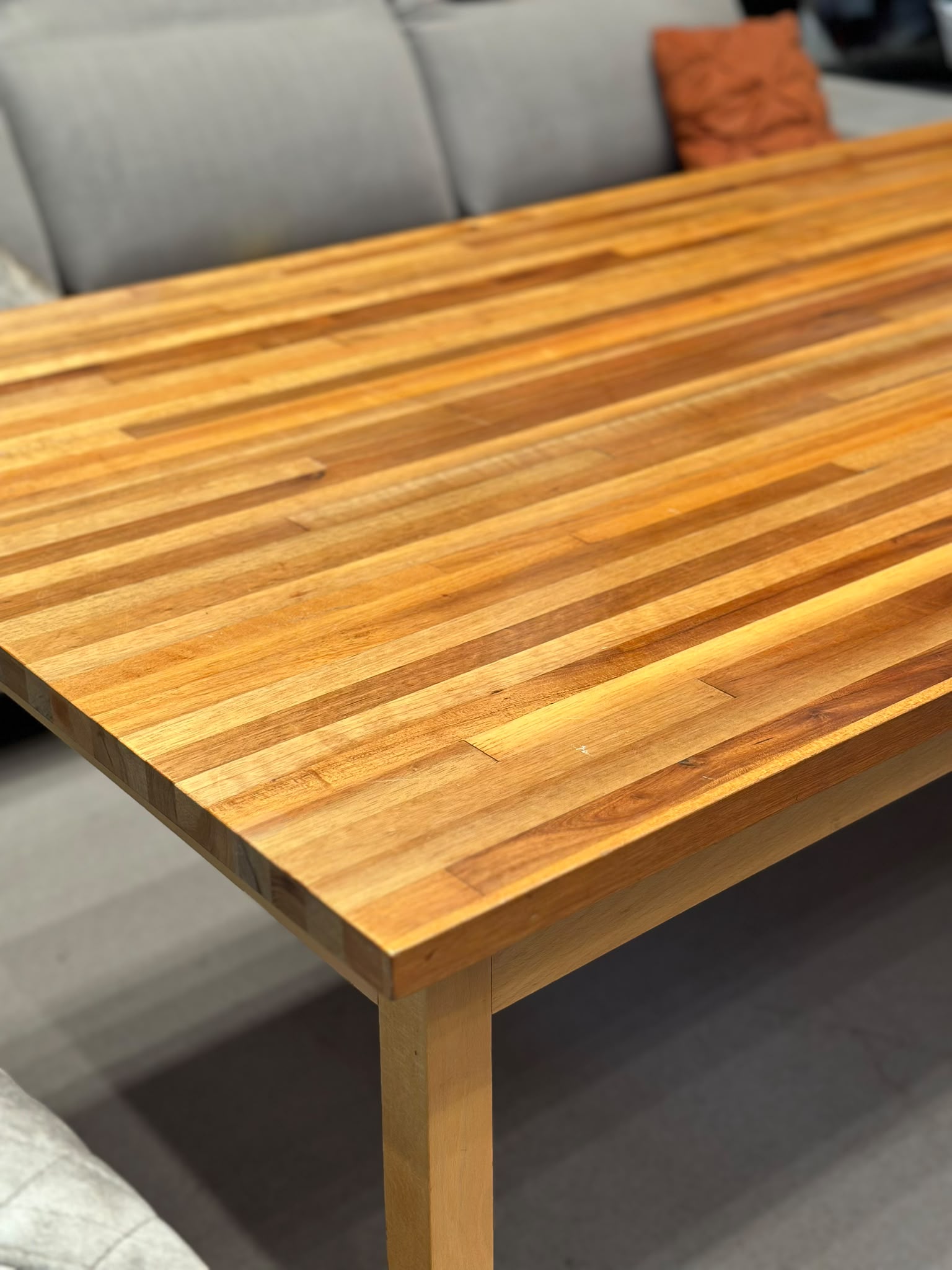 Table à manger en bois - Image 2