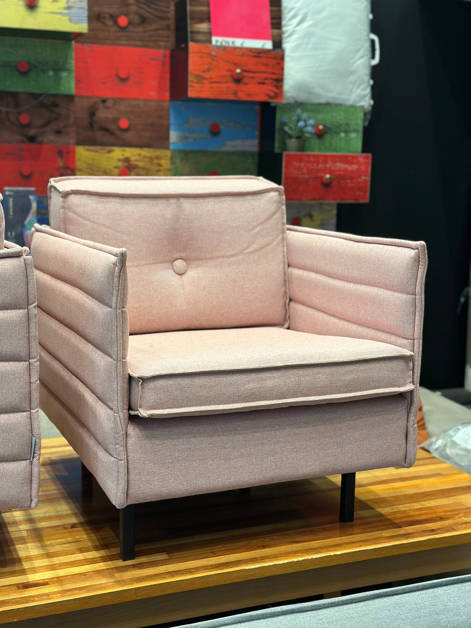 Fauteuil rose JAEY - ZUIVER (2 pièces disponibles) - Image 4