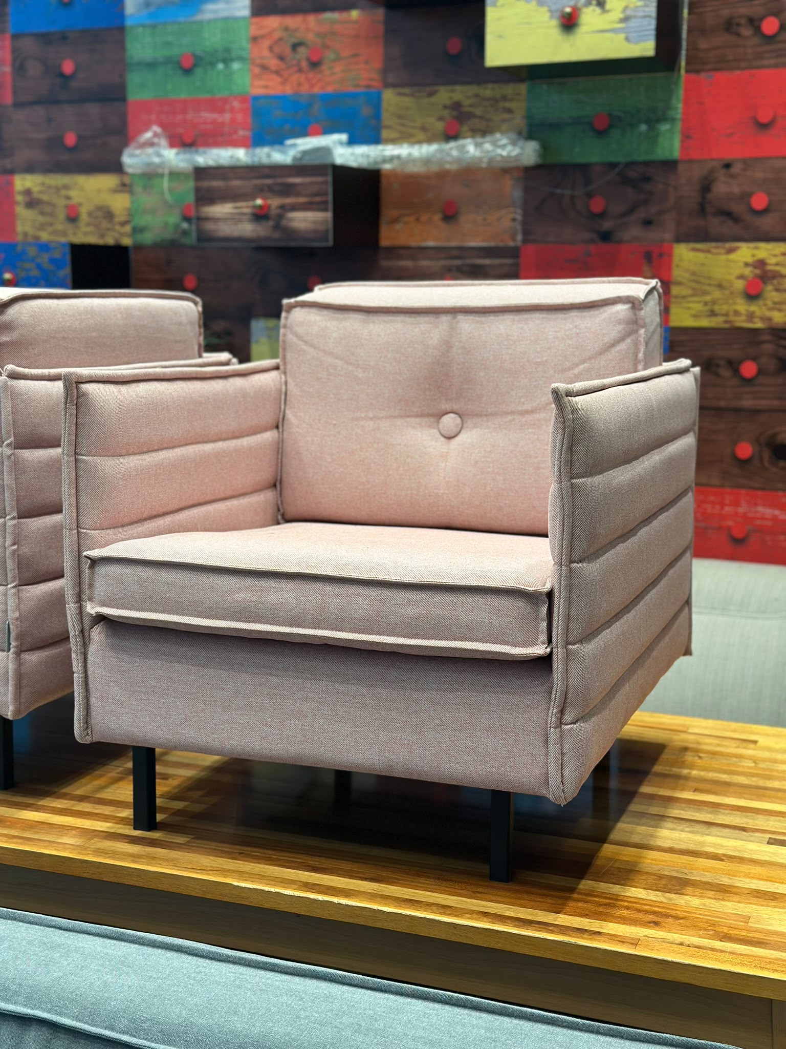 Fauteuil rose JAEY - ZUIVER (2 pièces disponibles)