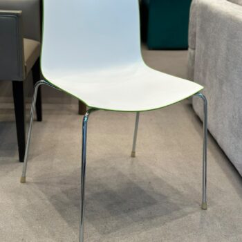 Chaise empilable Catifa 46 - Arper (6 pièces disponibles)