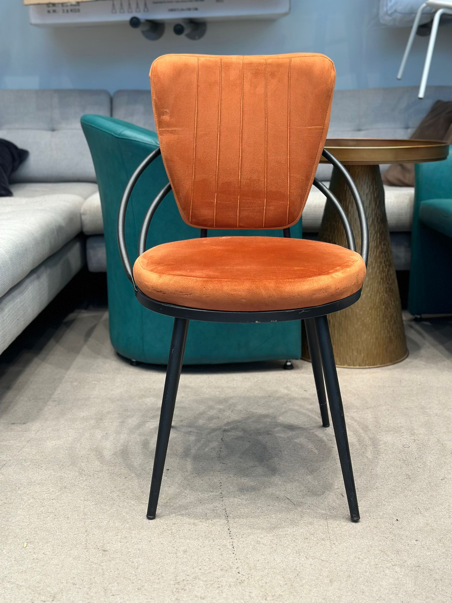 Chaise salle à manger ne velours (110 pièces disponibles) - Image 2