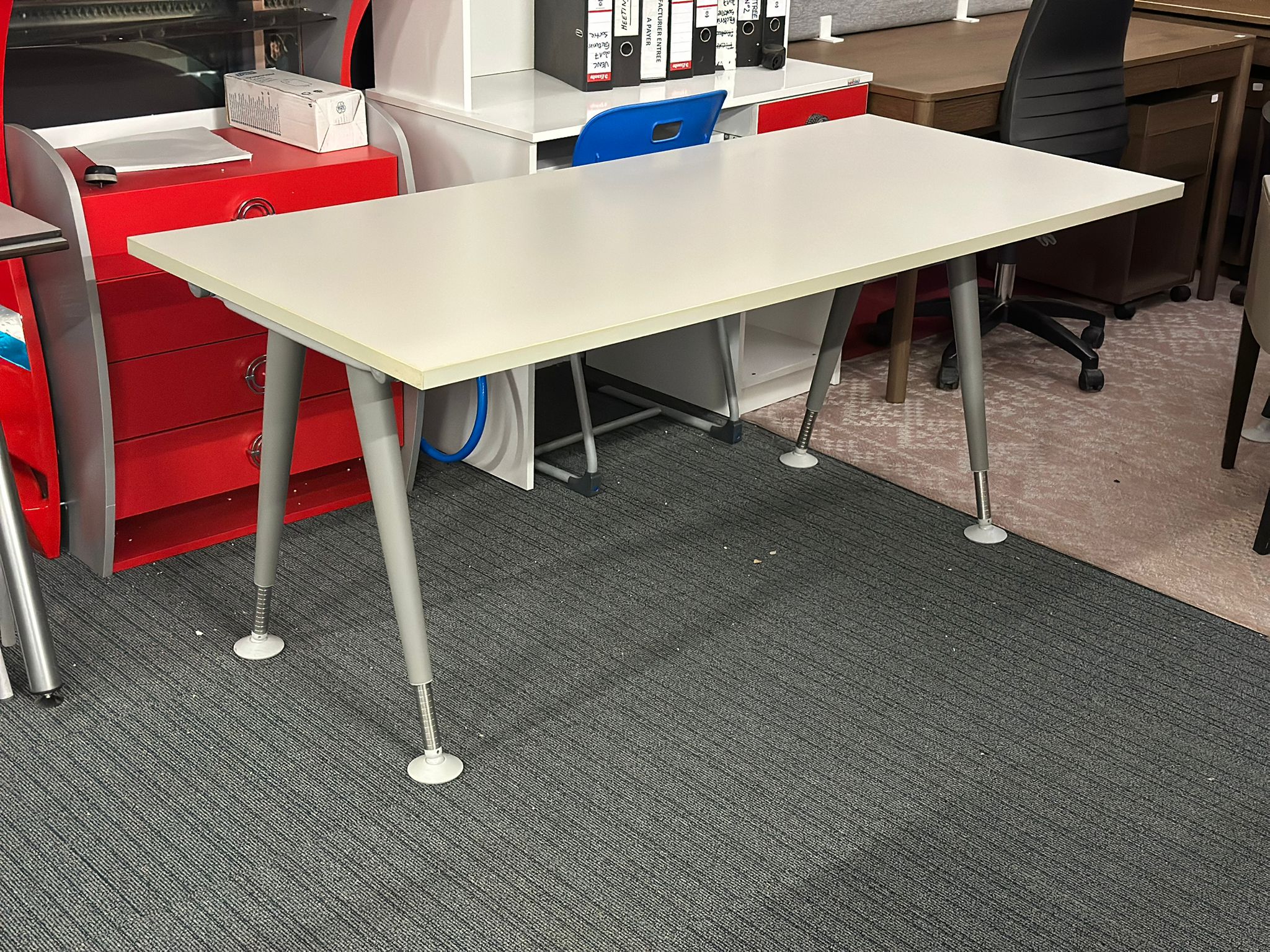 Bureau - KNOLL