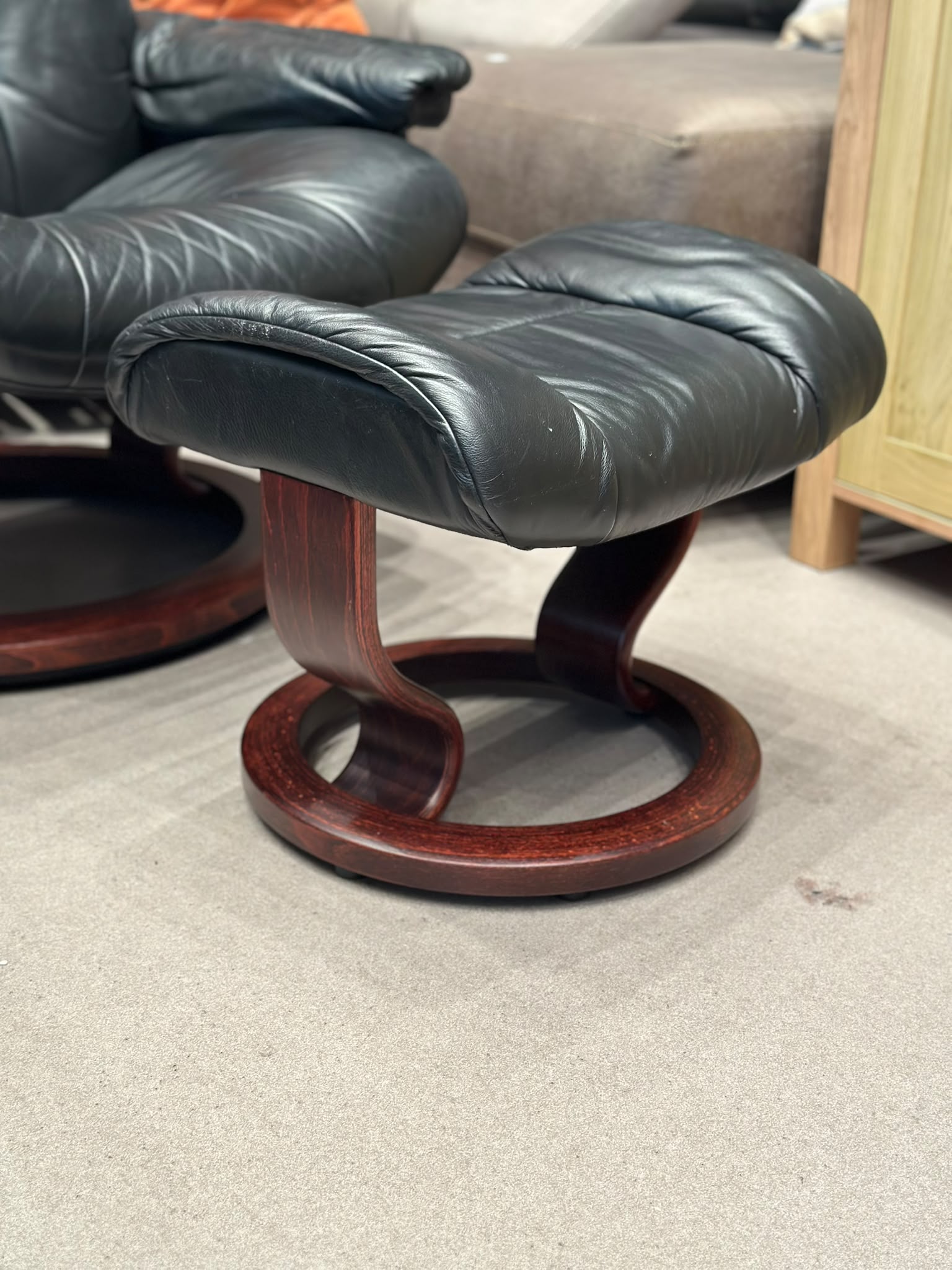 Fauteuil en cuir avec repose pied - Stressless - Image 3