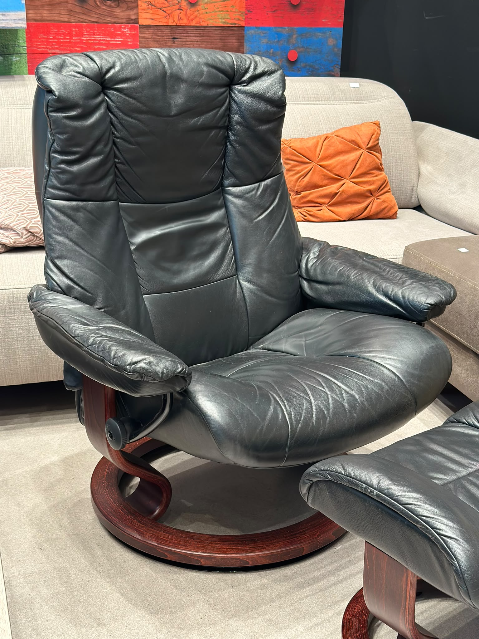 Fauteuil en cuir avec repose pied - Stressless - Image 2