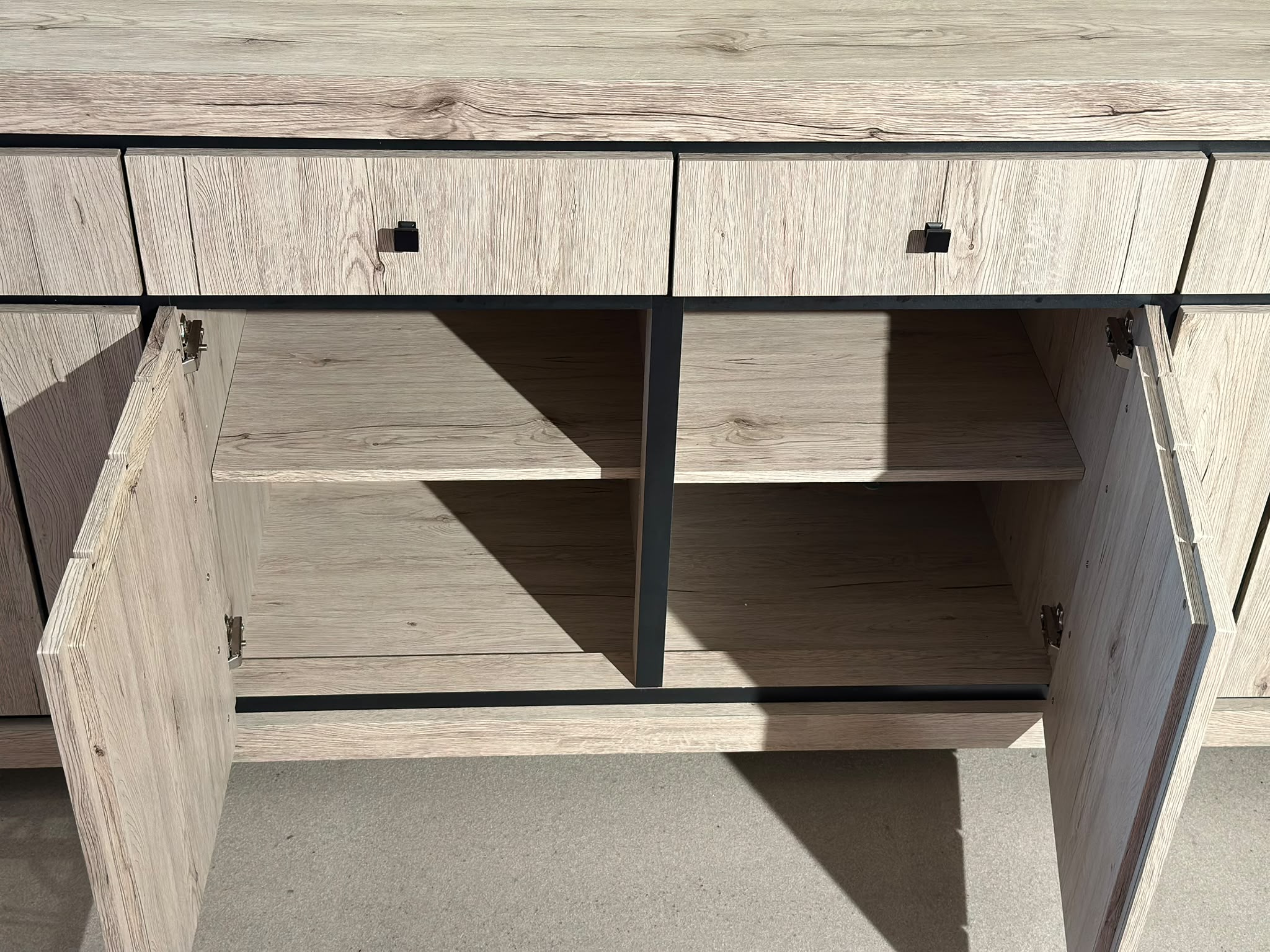 Buffet en bois 4 tiroirs et 2 porte - Image 5