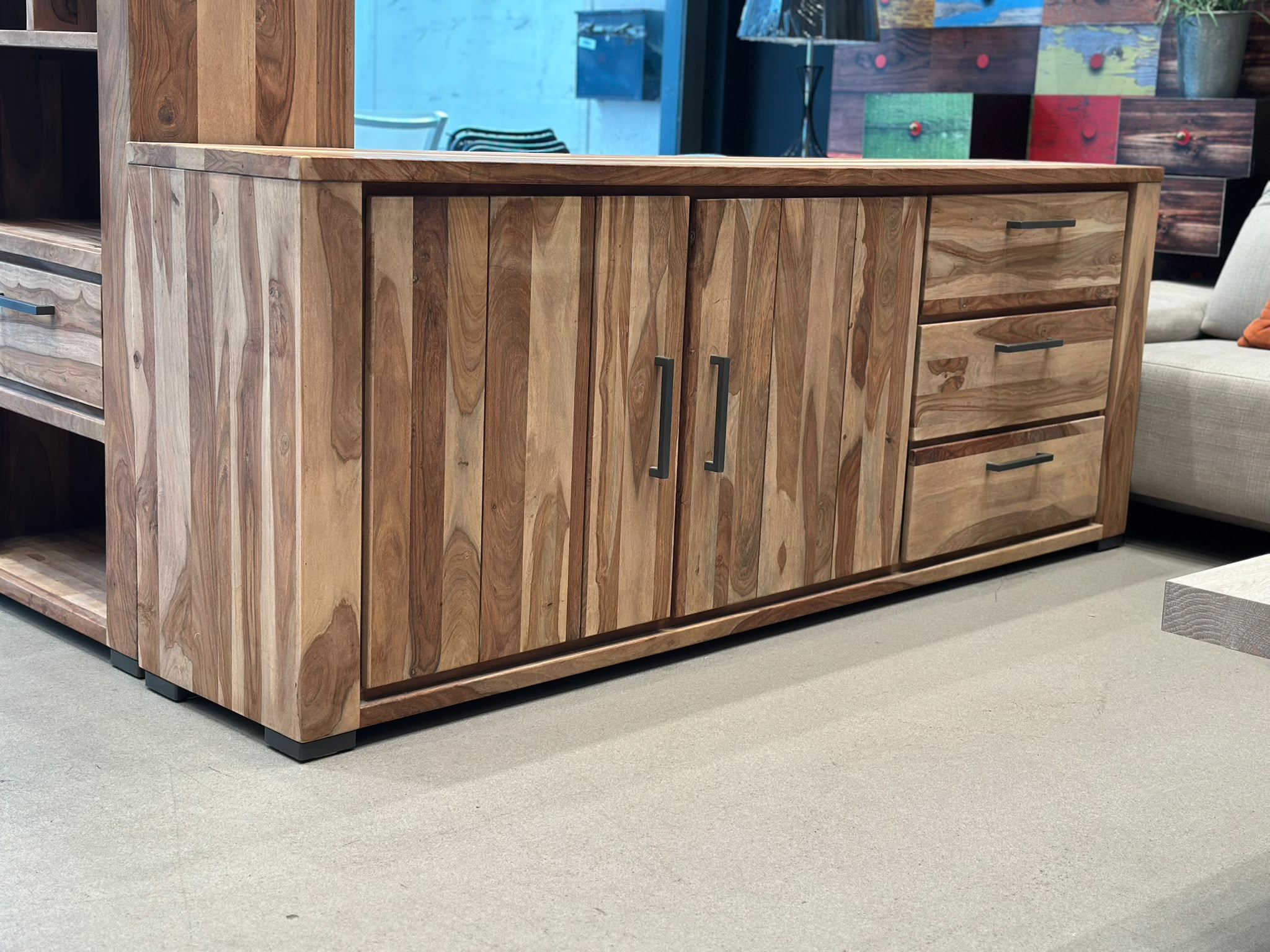 Buffet en bois massif de sheesham avec 3 tiroirs et 2 porte - Image 4