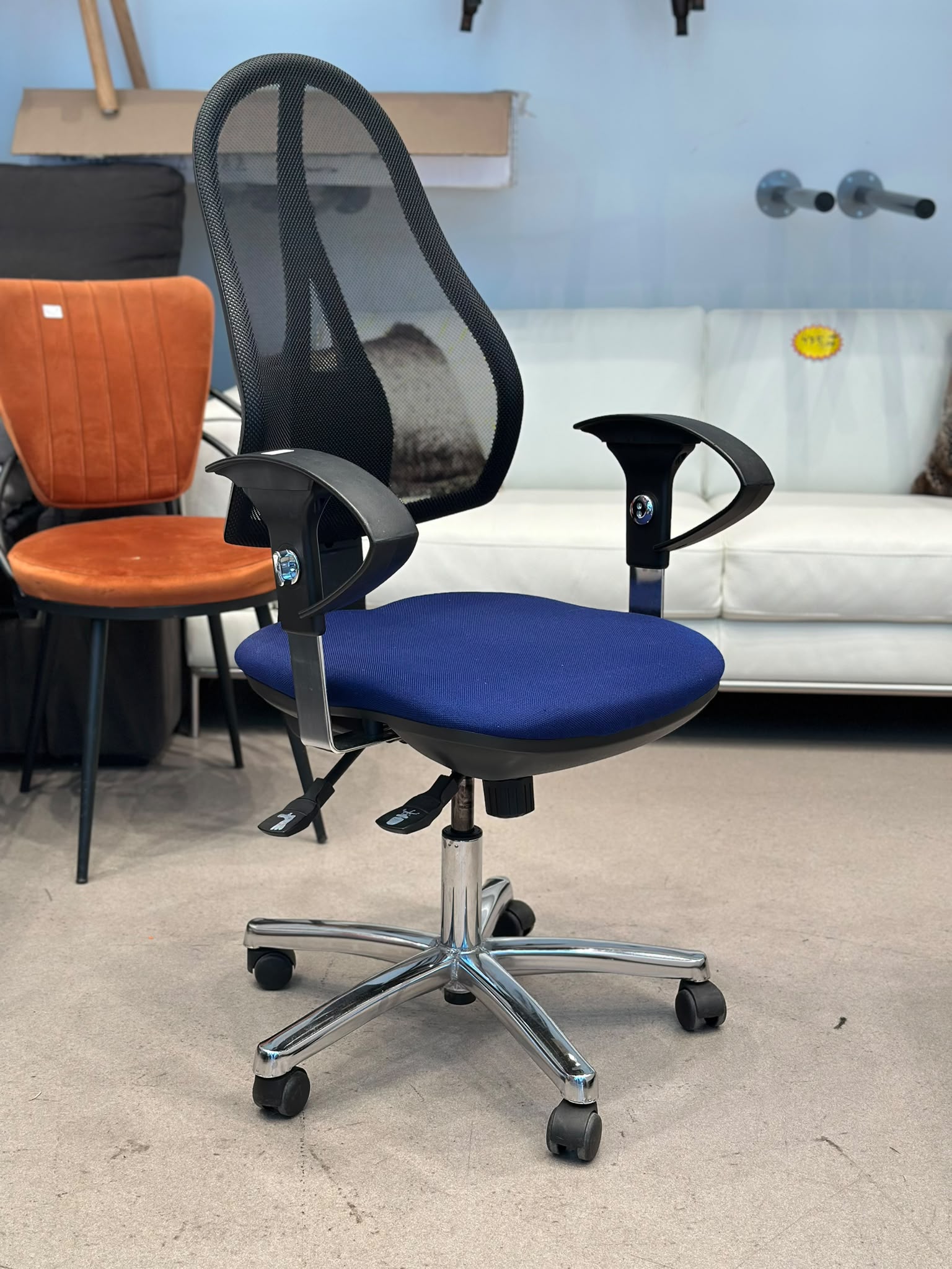 Chaise de bureau (2 pièces disponible)
