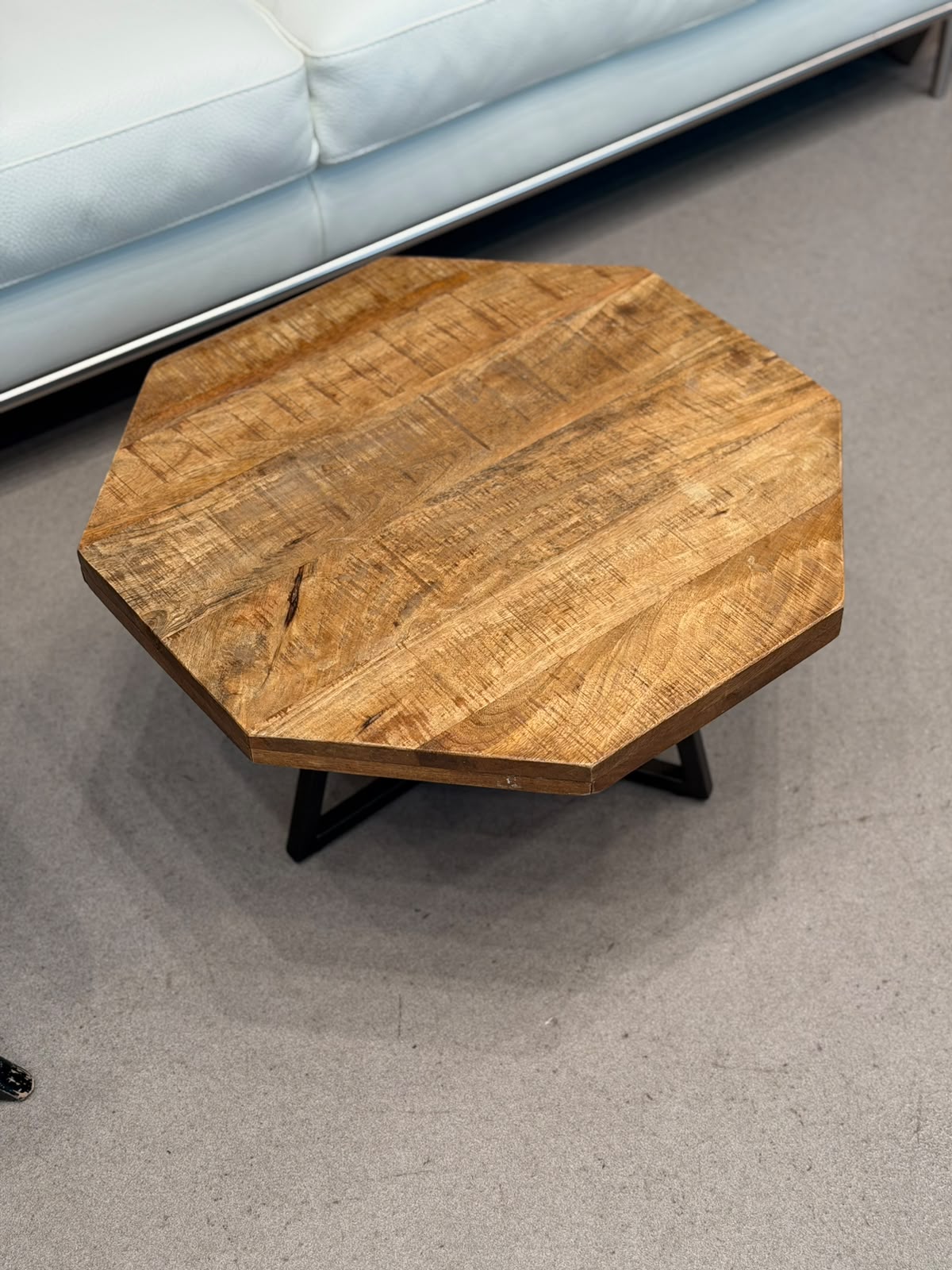 Table basse octogonale industriel en manguier massif - Image 2