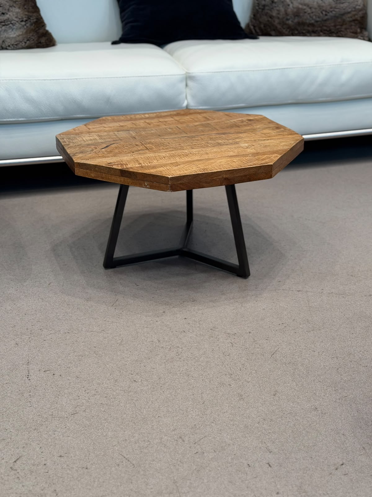 Table basse octogonale industriel en manguier massif - Image 3