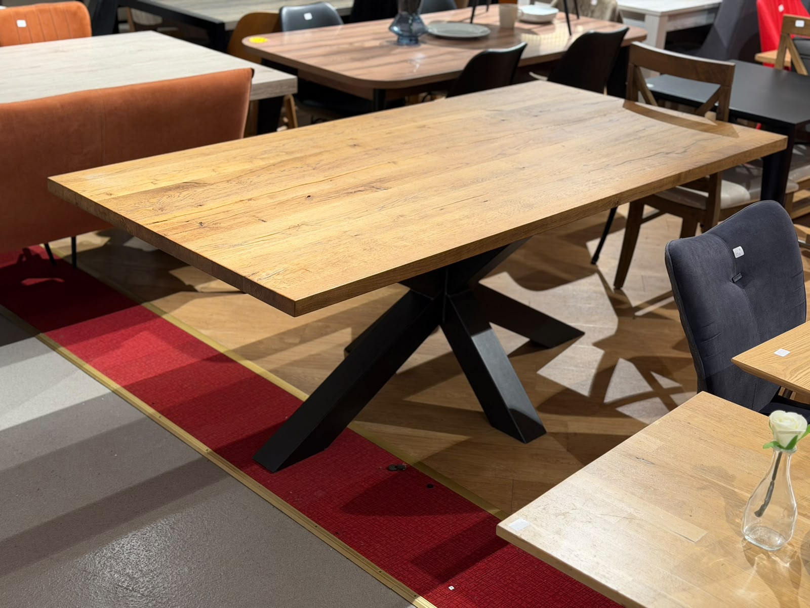 Table à manger chêne massif style industriel - Image 3