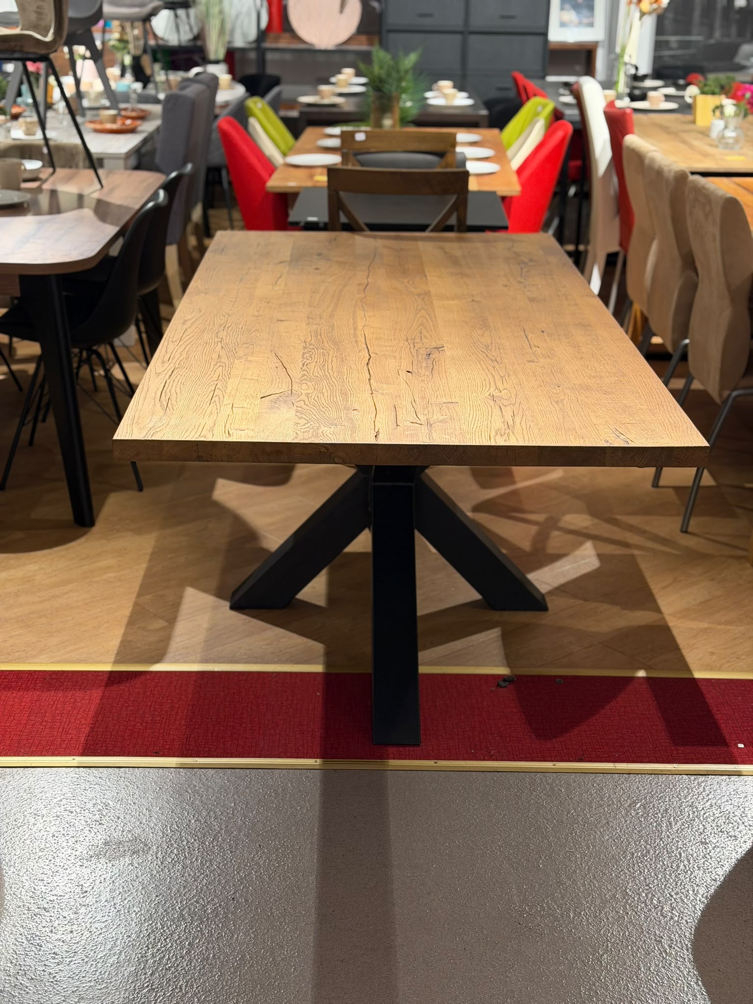 Table à manger chêne massif style industriel - Image 2